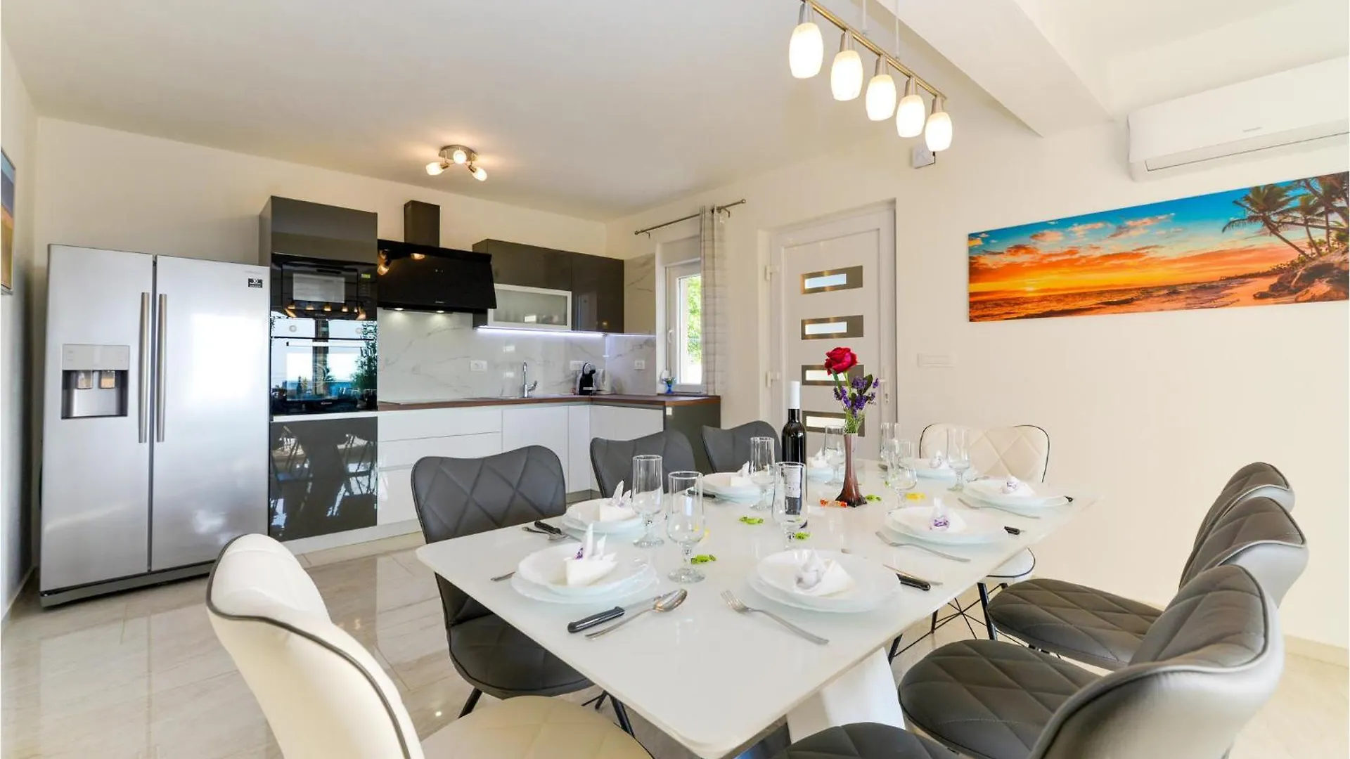 4 Bedroom Cozy Home In Rovanjska 0*,