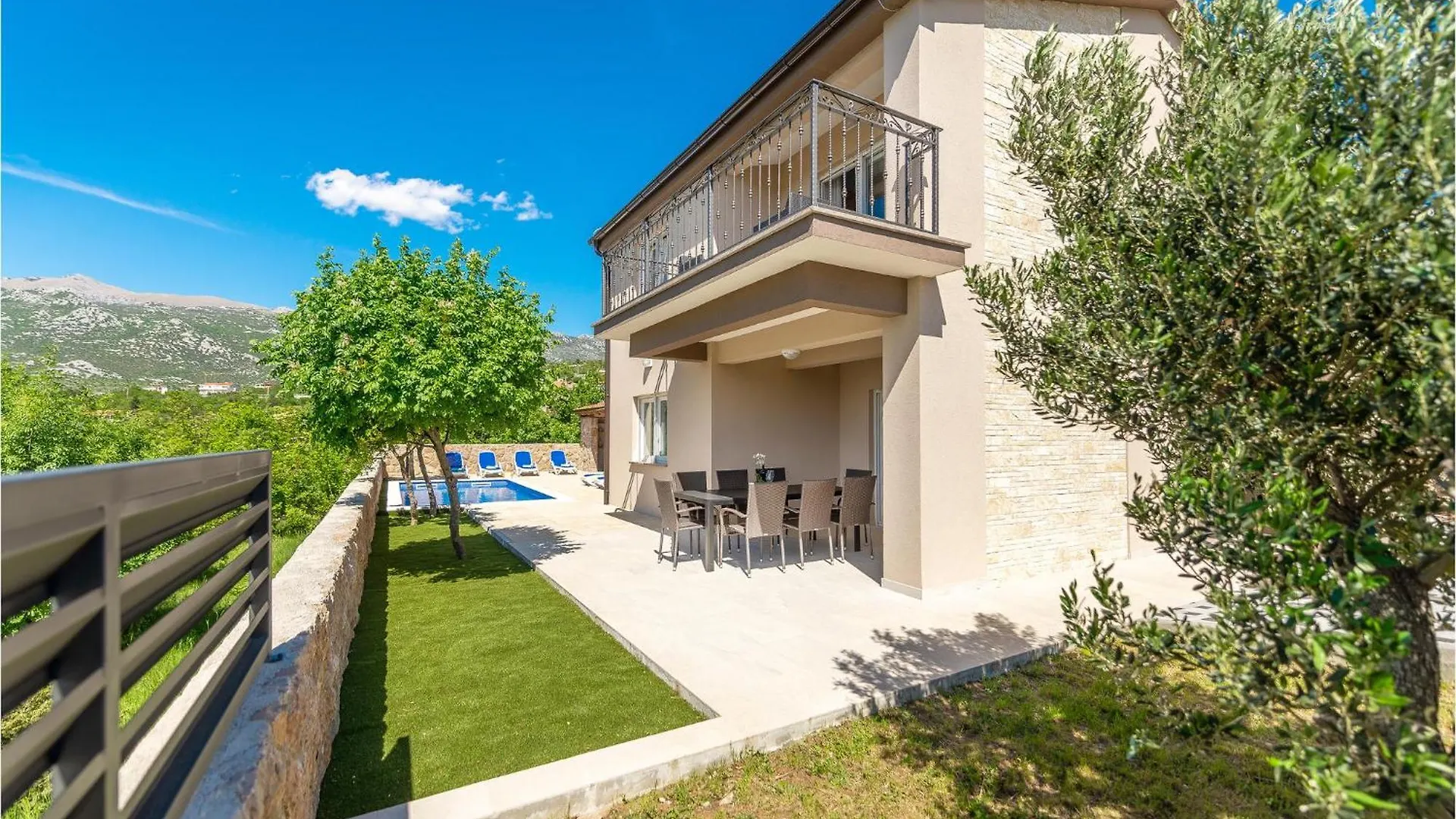 4 Bedroom Cozy Home In Rovanjska 0*,