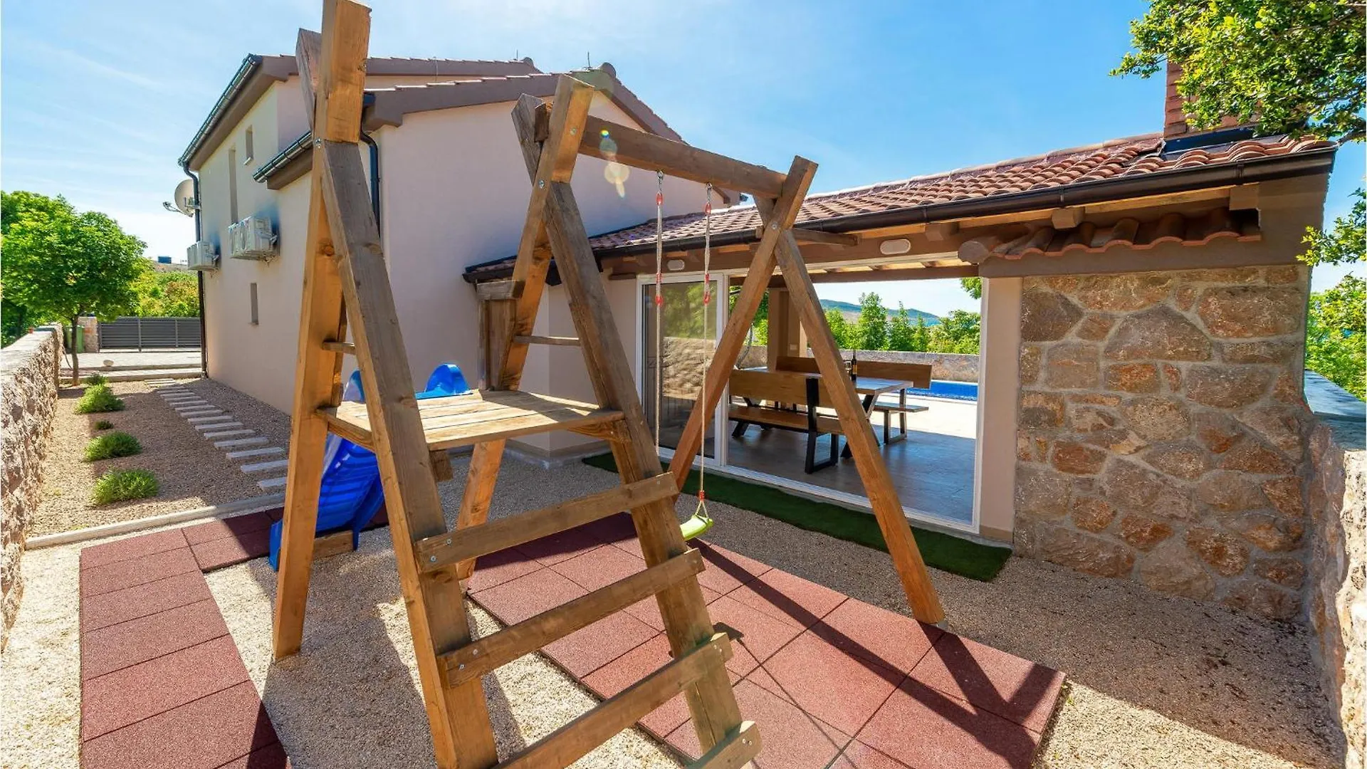4 Bedroom Cozy Home In Rovanjska Prázdninový dům
