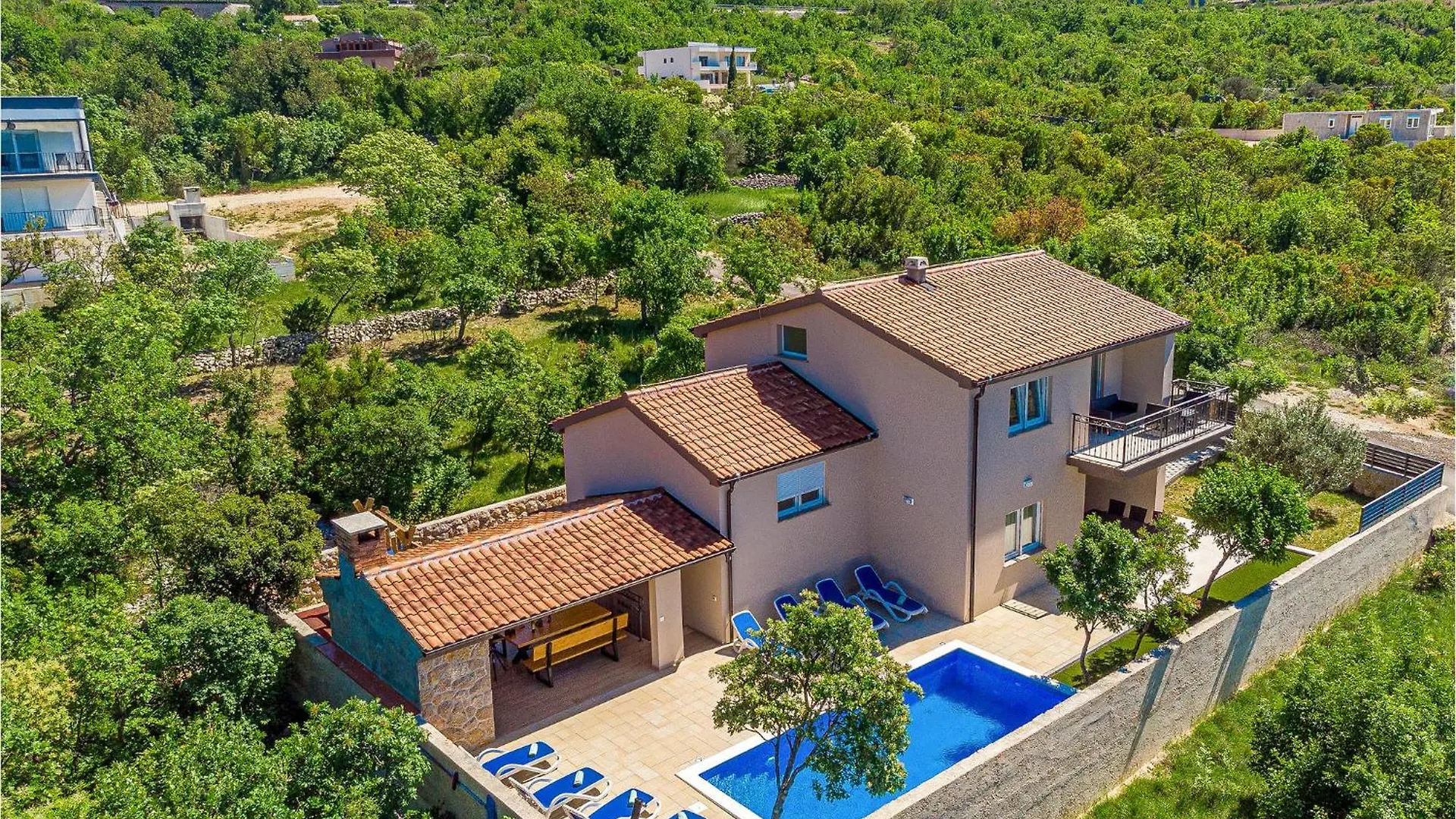 4 Bedroom Cozy Home In Rovanjska