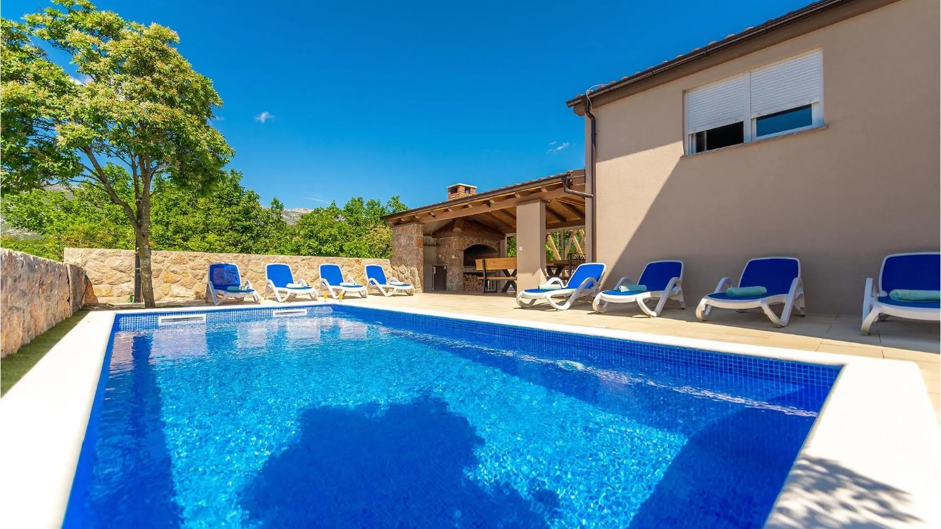 4 Bedroom Cozy Home In Rovanjska Holiday home