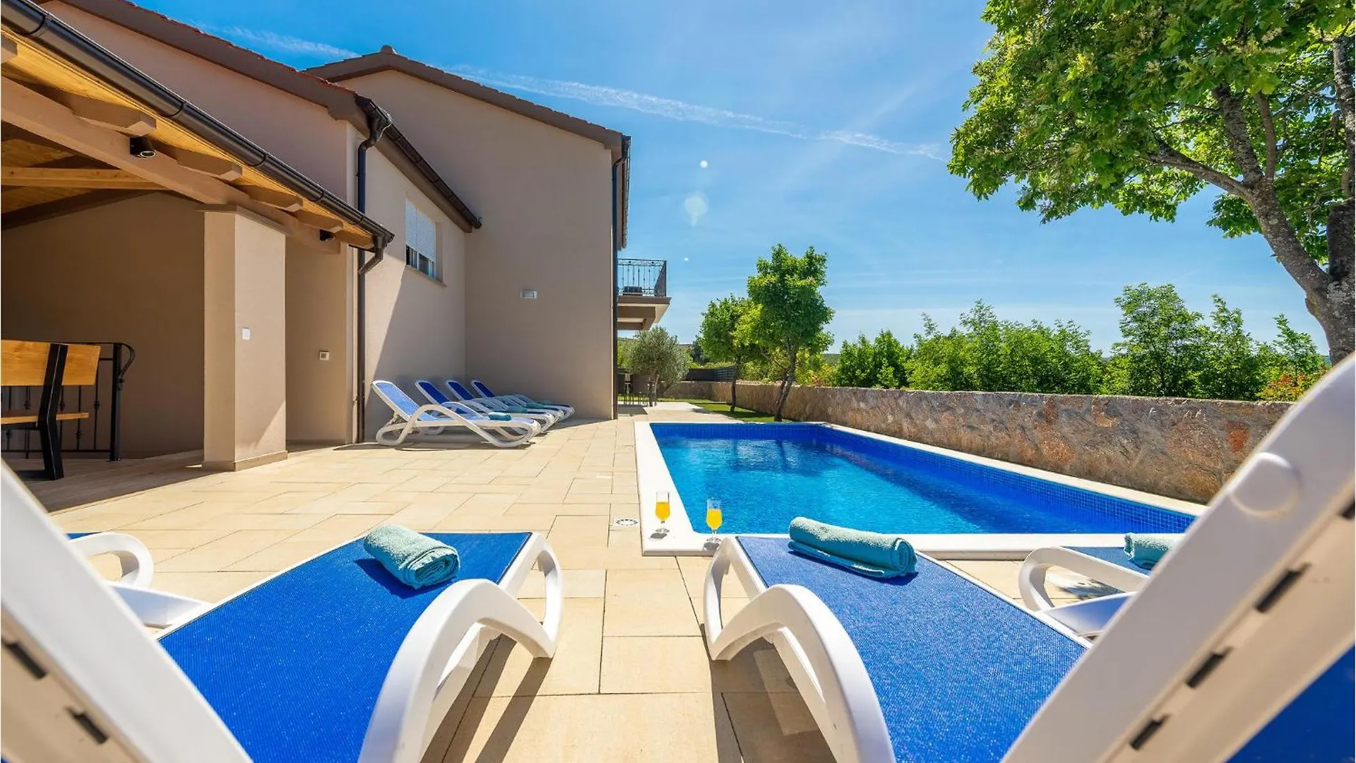 4 Bedroom Cozy Home In Rovanjska Holiday home
