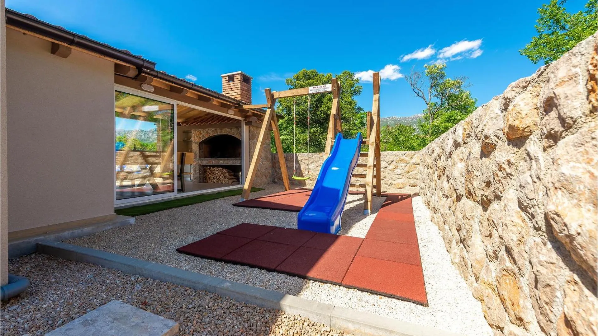 4 Bedroom Cozy Home In Rovanjska Croatia