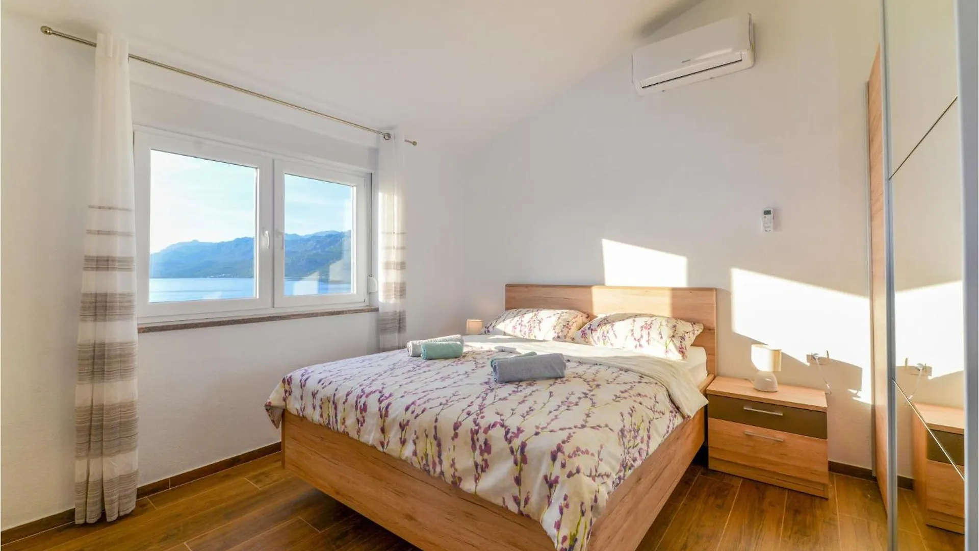 4 Bedroom Cozy Home In Rovanjska