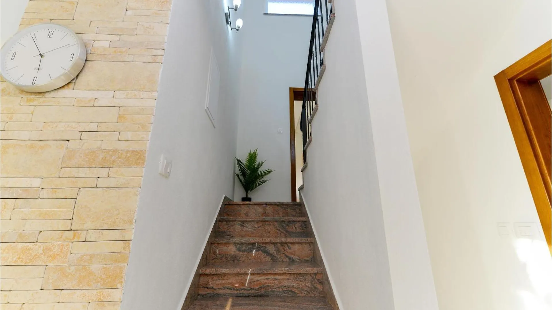 Holiday home 4 Bedroom Cozy Home In Rovanjska