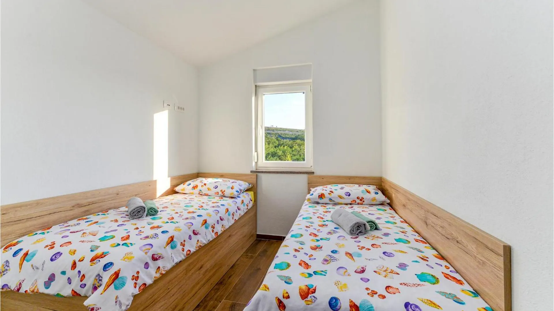 4 Bedroom Cozy Home In Rovanjska Holiday home