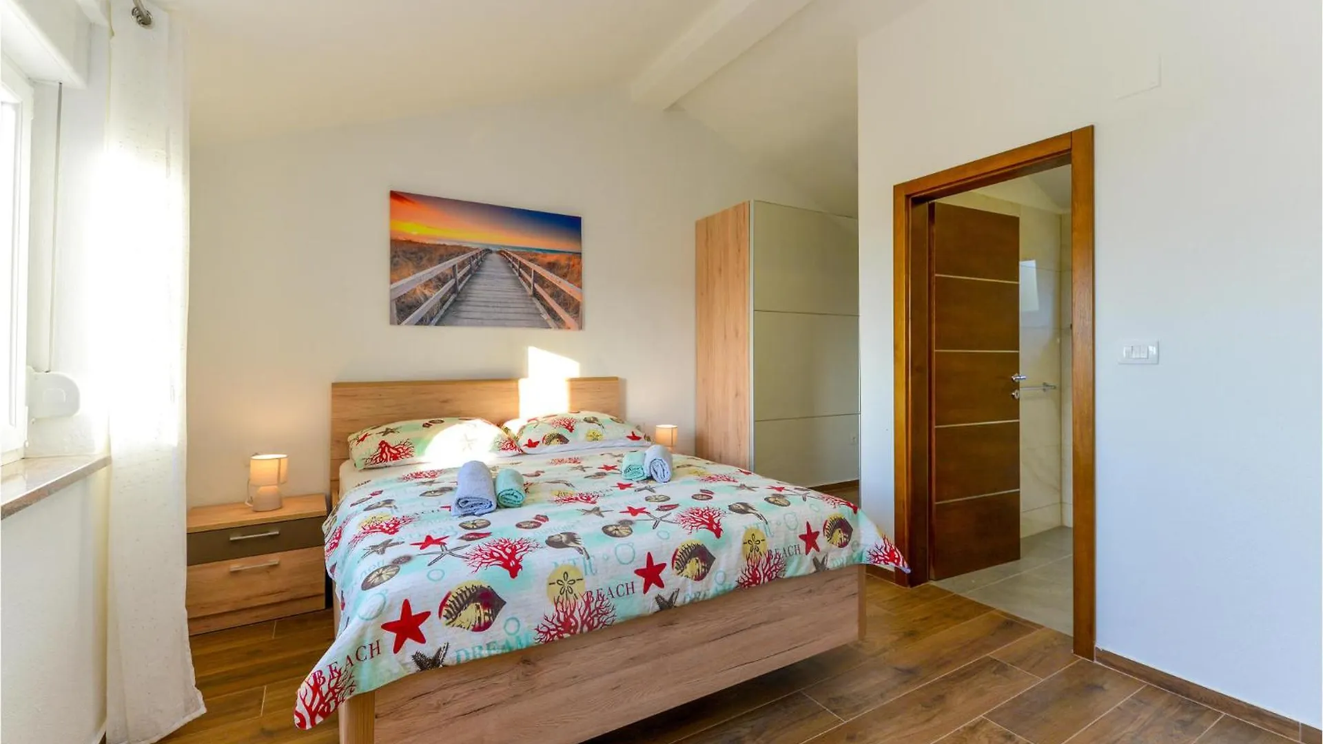 4 Bedroom Cozy Home In Rovanjska